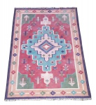 Tapete Kilim. Med. 265x180 = 4,77m2.