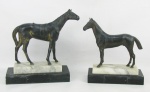 Duas esculturas em estanho com resquícios de patina dourada, representando "Cavalos". Bases em mármore de dois tons e em degraus. Alts. 22,5 e 20,5cm.