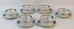 Seis xícaras para chá em porcelana alemã Bavaria-Winterling, ricamente decorado com pintura floral em policromia, dourado e detalhes na cor azul.
