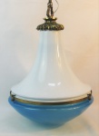Luminária de teto, estilo Art-deco, para 1 luz em opalina, na cor azul e leitosa. Guarnições em bronze com trabalhos em folhagens. Alt. 45 cm.