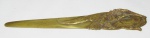 A. Marionnet - Espátula francesa, de coleção, em bronze dourado, trabalhado com Águia de asas abertas, em relevo. Assinada. Comp. 30cm.