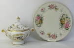 Duas peças, sendo potiche em porcelana Velho Paris com pintura de pássaros em policromia e dourados, pequenas perdas no dourado e prato decorativo em porcelana alemã com decoração floral em policromia. Med. potiche 16x19x13cm e Diam. prato 25cm.