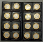Numismática - Álbum completo com 17 moedas de 1 real, comemorativas das Olimpíadas Rio 2016, bimetálicas (aço inox no núcleo e anel em aço revestido de bronze), sendo 14 de modalidades esportivas diversas, 2 de mascotes e 1 da bandeira olímpica. Estado de conservação Flor de Cunho (nunca circuladas e retiradas diretamente do sachê distribuído pela Casa da Moeda).