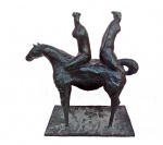Carybé (1911-1997). FIGURAS A CAVALO. Escultura em bronze. Comprimento: 38 cm. Altura: 39 cm. Assinada.