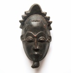 Costa do Marfim, Africa. Máscara dos povos Baulê, proveniente de importante coleção brasileira. Madeira recortada. Altura = 39 cm.