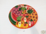 Grande Prato Centro de Mesa Ceramica artesanal  Vitrificada  Decorada com Frutas. Medida:  41 cm diametro