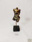 R. SABOYA - Escultura em Bronze Assinada e Numerada, Representando Dorso Feminino em Base de Granito. Medida 18 cm altura 5 cm x 5 cm base.