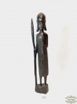 Escultura em madeira Africana Selada Representando Mulher . Medida 37 cm altura