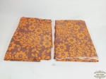 2  colchas de solteiro tonalidade laranja em algodao. Medida 1,40cm x 20,04
