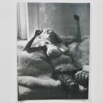 Rara foto impressa da famosa cantora pop Madonna na sua intimidade na sua série Sex, de seu fotógrafo exclusivo Stevan Meisel. Med: 34 x 25cm