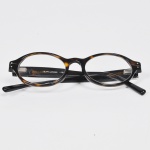 LAPS LARSSEN - óculos para leitura com armação em resina de poliéster. Peça com Serial número: 118120