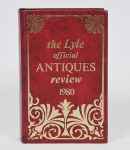 LIVRO - Catálogo Oficial Lyle de Antiguidades. Edição de 1980 - Por Margot Rutherford - 670 páginas amplamente ilustradas de porcelanas, cristais, Sevres, Móveis, Relógios, Brinquedos entre outros. Com respectivos preços.