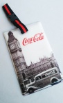 Etiqueta marcadora para mala com imagem de Londres, confeccionada em material plástico flexível com alça para prender na mala e contendo no verso lugar para dados pessoais.