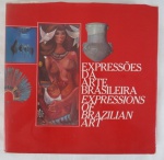 Livro "Expressões da arte brasileira" por Antonio Bento - A arte indígena, barroca, naif, abstrata e tapeçarias. Tarsila, Teruz, Dacosta, Chico da Silva, Djanira, Jenner, Mabe, bandeira, Lula cardoso Aires, Vicente do Rego Monteiro, Cicero Dias entre outros, com apresentação de obras inéditas - editora Spala - Papel couché 180 g. 200 páginas. Capa dura com sobrecapa -  - Obra de consulta. Contra capa com mínimos desgastes.