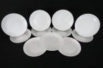 Onze (11) pratos de sobremesa na cor branca, sendo sete de opalina  marcado Murrina France. Med. 19 cm diâmetro.