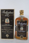 BEBIDAS - Uma (1)  garrafa  de Scotch Whisky Ballantines  Twelve 12 Years Old Very, conteúdo 1000 ml, lacrado na embalagem.