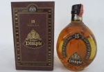 BEBIDAS - Uma (1) garrafa de Scotch Whisky  Dimple Fine Old Original  Years 15 Old de Luxe, conteúdo 750 ml, lacrado na embalagem.