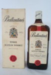 BEBIDAS - Uma (1) garrafa  de Finest Scotch Whisky  Ballantines , conteúdo 750 ml, lacrado na embalagem.