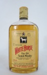 BEBIDAS - Uma (1) garrafa  de Scotch Whisky White Horse Fine Old And Bottled In Scotland  , conteúdo 37,5 .