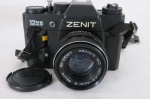 ZENIT - Antiga máquina fotográfica modelo 12 XS 35 mm. Made in Belarus, acondicionada em capa original. Funcionando, porém vendida no estado.