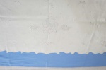 Jogo de Cama casal em linho monograma F.D, bordado em crivo na dobra com apliques  no tom azul. Med. 275 x 220  cm. Com um pequeno furo na ponta ( Vide foto extra).