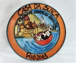 Prato em cerâmica da Coleção Boa Lembrança, Restaurante Casa da Suiça - Rio de Janeiro - 2013. Med. 26 cm diâm.
