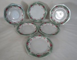 SCHMIDT- Seis (6) pratos rasos em porcelana branca, borda oitavada, decorado com tulipas. Med. 26 cm diâmetro.