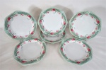 SCHMIDT- Seis (6) pratos rasos em porcelana branca, borda oitavada, decorado com tulipas. Med. 26 cm diâmetro.