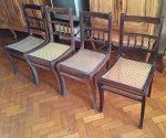 Quatro (04) cadeiras em madeira jacarandá, assento forrado em palhinha e encosto vazado em colunetas torneadas. Med.: 87 x 40 x 42 cm.