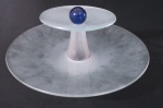 Fruteira redonda em vidro acidado com dois estágios encimada por pega esférica na cor azul. Med. 19 x 36 cm diâmetro.