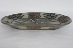 FRANCISCO BRENNAND - Travessa oval em cerâmica esmaltada . Marcado no fundo "OFICINA CERÂMICA FRANCISCO BRENNAND MADE IN BRAZIL". Medidas: 33 X 17 cm