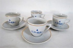 Quatro (04) xícaras para café em porcelana branca, bordas e alças com friso dourado. marcada Christian Gray.