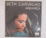 LP BETH CARVALHO "ANDANÇA" Selo ODEON 1969 Disco em  excelente estado. Primeiro Lp da cantora Andança foi a terceira colocada na parte nacional do III FIC e uma das mais aplaudidas pelo público.
