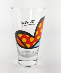 Copo em vidro decorado coleção Romero Britto ano 2007, capacidade 300 ml Medida aproximada altura 14,5 cm
