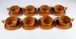 8 xícaras com pires para chá manufatura Goyana Melcrome, na cor marrom. Medidas aproximadas pires diâmetro 13,5 cm e xícara diâmetro 9 cm e altura 5,3 cm