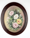 Quadro oval desenho de rosas pintado sobre eucatex com moldura em madeira, assinado  Lapadila. Medidas aproximadas 35 x 29 cm