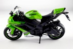 Miniatura em plástico moto Kawasaki Ninja ZX-10R na cor verde manufatura Maisto. Medidas aproximadas comprimento 17 cm, largura 5,5 cm e altura 9,5 cm