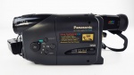 Filmadora Panasonic VHS-C movie câmera NV-R200 slim palmcorder 10x power zoom, acompanha 2 baterias e carregador e bolsa, no estado, não foi testada. Medidas aproximadas
