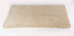 Caminho de mesa em crochê feito com barbante. Medidas aproximadas 80 x 40 cm