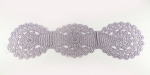 Caminho de mesa em crochê com linha na cor lilás . Medidas aproximadas 80 x 22 cm