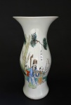 Vaso contemporâneo em porcelana chinesa, estilo Cia das Índias. Medidas aproximadas altura 37 cm e diâmetro 19 cm