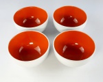 4 bowls em cerâmica manufatura Cecilia Dale nas cores branca e laranja ( pode ir no micro-ondas e na lava-louça). Medidas aproximadas diâmetro 14 cm e altura 7,5 cm