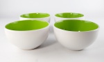 4 bowls em cerâmica manufatura Cecilia Dale nas cores branca e verde ( pode ir no micro-ondas e na lava-louça). Medidas aproximadas diâmetro 14 cm e altura 7,5 cm