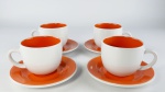 4 xícaras para chá em cerâmica manufatura Cecilia Dale nas cores branca e laranja ( pode ir no micro-ondas e na lava-louça). Medidas aproximadas pires diâmetro 14,5 cm e xícara diâmetro 8,5 cm e altura 7 cm