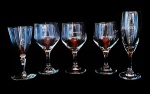 Lote contendo 5 taças diversas, sendo 3 para vinho tinto, 1 para vinho branco e 1 para champanhe. Medidas aproximadas altura  taça vinho tinto 15,5 cm, vinho branco 15 cm e champanhe 18,5 cm