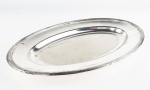 Travessa oval em metal espessurado a prata 90 manufatura Fracalanza, peça numerada, com gravação Palácio São Luiz,  apresenta avaria conforme foto