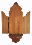 Oratório de parede em madeira. Medidas aproximadas comprimento 36,5 cm, profundidade 14 cm e altura 5 2cm