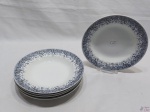 Jogo de 5 pratos fundos em porcelana Schmidt guirlanda azul. Medindo 23,5cm de diâmetro.