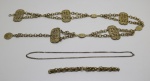 ACESSÓRIOS - lote de pulseira, cordão e cinto em metal.