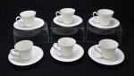 PORCELANA - Conjunto de xícaras café e pires brancas . Med. 6 cm.